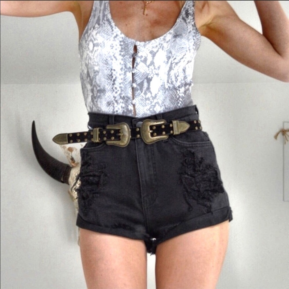 ▪️Black High Waisted Deconstructed Jean Short